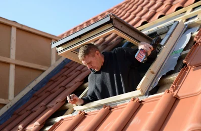 Pose de fenêtres de toit Velux à Mazeley